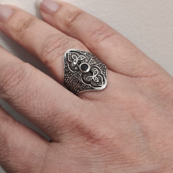 Vintage Sterling Silver Marcasite & Onyx Ring - Picture 11 of 16